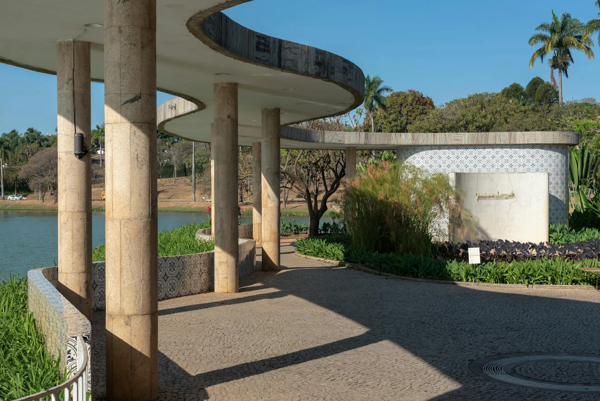 Como encontrar hostel perto do Museu de História Natural e Jardim Botânico da UFMG