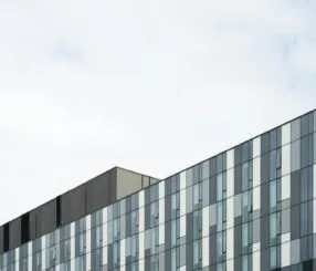 Esquadrias de alumínio ou esquadrias de madeira