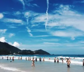 Climas ideais nas praias de SP em cada estação