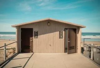 Descubra os melhores banheiros e duchas na orla de Santos