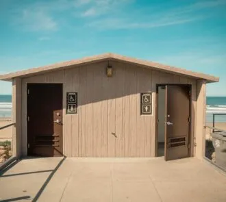 Descubra os melhores banheiros e duchas na orla de Santos