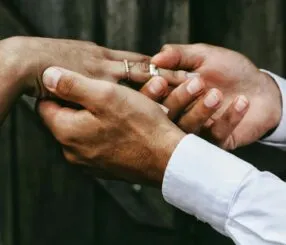 Significado de trocar alianças nos 10 anos de casamento