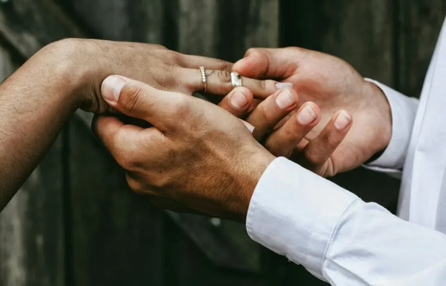 Significado de trocar alianças nos 10 anos de casamento Significado de trocar alianças nos 10 anos de casamento